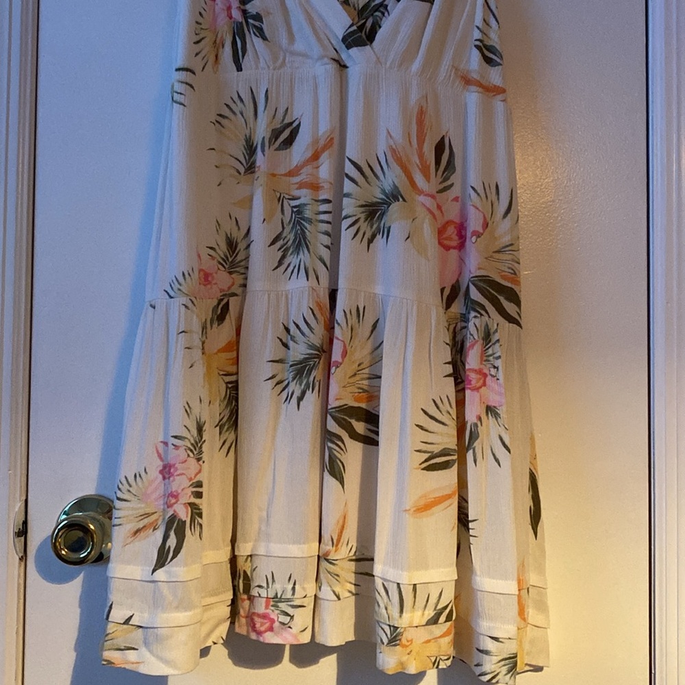 Gorgeous Floral Dress - Picture 12 of 14